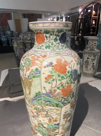 Une paire de vases en porcelaine de Chine famille verte &agrave; d&eacute;cor d'animaux mythiques, Kangxi