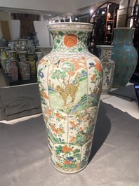 Une paire de vases en porcelaine de Chine famille verte &agrave; d&eacute;cor d'animaux mythiques, Kangxi