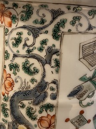 Un vase de forme rouleau en porcelaine de Chine famille verte, Kangxi