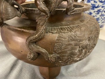 A large Chinese dragon-handled bronze tripod censer and cover, Xuande mark, 18/19th C.