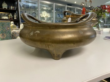 A large Chinese bronze censer on stand, Chenghua mark, 17/18th C.