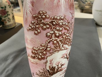 Deux vases en porcelaine de Chine coquille d'oeuf, marques en roug&eacute;, 20&egrave;me