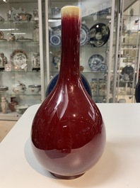 Un vase de forme bouteille en porcelaine de Chine &agrave; &eacute;mail flamb&eacute;, Qianlong