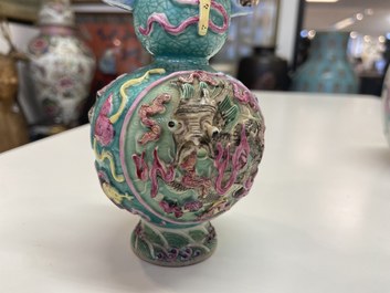 Een diverse collectie Chinees porselein, 19/20e eeuw