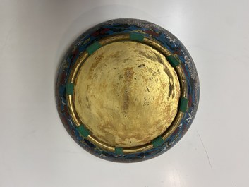 Un bol en &eacute;maux cloisonn&eacute;s &agrave; d&eacute;cor de dragons, marque apocryphe de Wanli