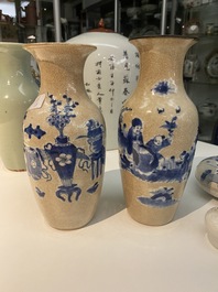 Six vases et une bo&icirc;te couverte en porcelaine de Chine, 19/20&egrave;me