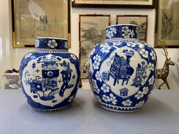 Quatre pots couverts en porcelaine de Chine en bleu et blanc, 19&egrave;me