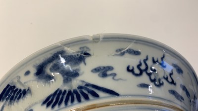 Een diverse collectie Chinees blauw-wit en famille rose porselein, 19/20e eeuw