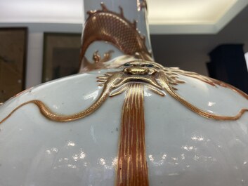 A Chinese famille verte 'tianqiu ping' vase with a dragon and carps, Qianlong mark, 19th C.