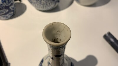 Quatorze vases en porcelaine de Chine en bleu et blanc, 18/20e eeuw