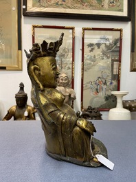 Une figure de Bouddha assis en bronze dor&eacute;, Chine, Ming