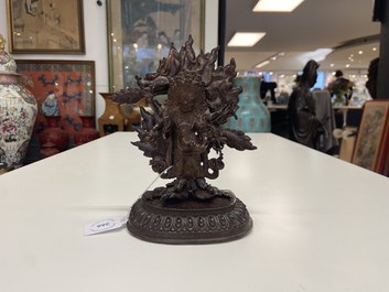 Een Sino-Tibetaanse bronzen figuur van Mahakala, 17/18e eeuw