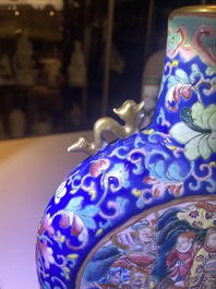 Zes diverse Chinese vazen en een zegelpastadoosje in zacht porselein, 19/20e eeuw