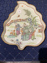 Deux plats en forme de feuilles en porcelaine de Chine famille rose, 19&egrave;me