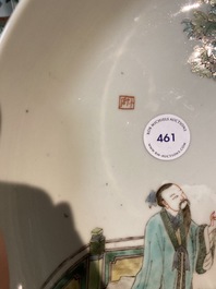 Un plat en porcelaine de Chine famille verte &agrave; d&eacute;cor d'un gar&ccedil;on dans un arbre, Yongzheng