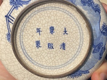 Six vases et une bo&icirc;te couverte en porcelaine de Chine, 19/20&egrave;me