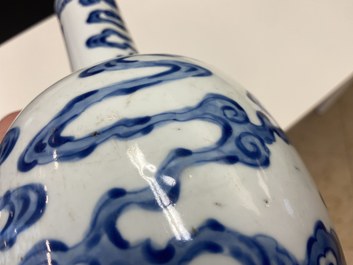 A Chinese blue and white 'Bleu de Hue' bottle vase for the Vietnamese market, Kangxi