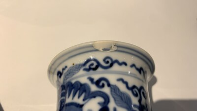 Quatorze vases en porcelaine de Chine en bleu et blanc, 18/20e eeuw