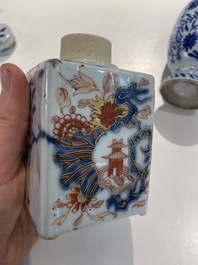 Twee Chinese blauw-witte koppen, een dekselvaas, een kendi en een Imari-stijl theebus, Wanli en Kangxi