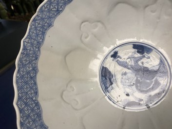 Twee Chinese blauw-witte kommen, Kangxi en Wanli