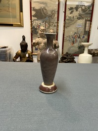 A Chinese peachbloom-glazed vase on stand, Kangxi mark, 19/20th C.