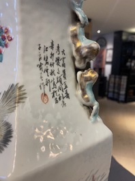 Un vase de forme hexagonale en porcelaine de Chine qianjiang cai &agrave; d&eacute;cor d'antiquit&eacute;s, 19&egrave;me