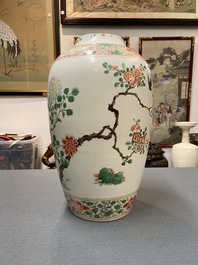 Un vase en porcelaine de Chine famille verte &agrave; d&eacute;cor de faisans, Kangxi