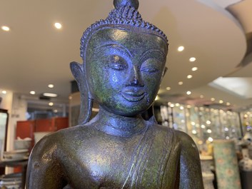 A large Burmese bronze figure of Buddha, 17/18th C.