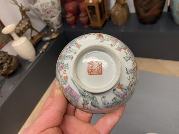 Quatre bols en porcelaine de Chine famille rose, 19&egrave;me