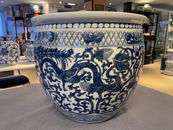 A Chinese blue and white 'dragons' fish bowl, 19th C.