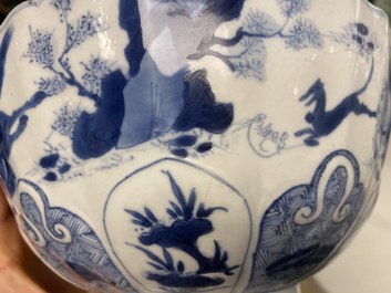 Deux bols en porcelaine de Chine en bleu et blanc, Kangxi et Wanli