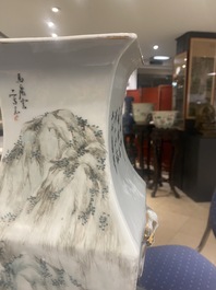 Un vase de forme carr&eacute;e en porcelaine de Chine qianjiang cai, sign&eacute; Ma Qingyun, 19/20&egrave;me