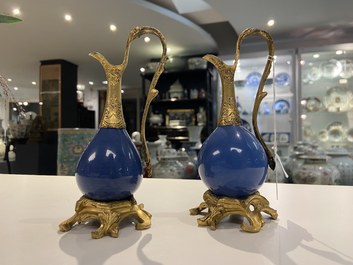 Deux vases en porcelaine de Chine bleu monochrome mont&eacute;s comme verseuses en bronze dor&eacute;, Kangxi et 19&egrave;me