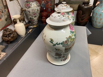 Une paire de vases couverts en porcelaine de Chine qianjiang cai, 19/20&egrave;me