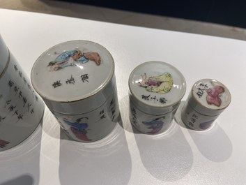 Cinq bo&icirc;tes couvertes en porcelaine de Chine famille rose &agrave; d&eacute;cor 'Wu Shuang Pu', 19&egrave;me