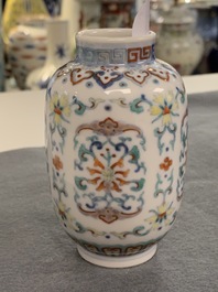 Un vase miniature en porcelaine de Chine doucai, marque et &eacute;poque de Yongzheng