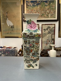 A Chinese square qianjiang cai 'antiquities' vase, 19th C.