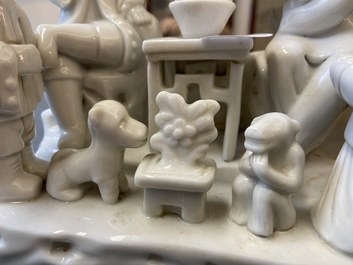 Un groupe en porcelaine blanc de Chine de Dehua figurant une famille hollandaise, Kangxi