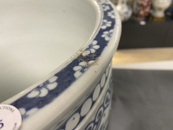 A Chinese blue and white fish bowl, 19th C.