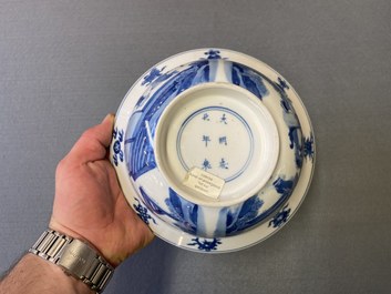 Een Chinese blauw-witte 'klapmuts' kom, Chenghua merk, Kangxi