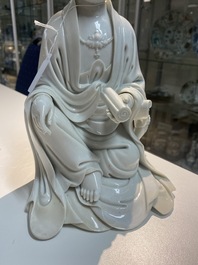 Une figure de Guanyin en porcelaine blanc de Chine de Dehua, marque de Boji Yuren, 18/19&egrave;me