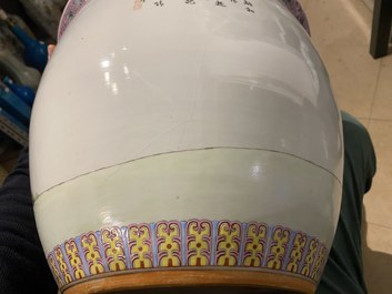 Deux vases et un aquarium en porcelaine de Chine famille rose, R&eacute;publique