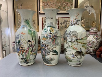 Trois vases en porcelaine de Chine famille rose, 19/20&egrave;me