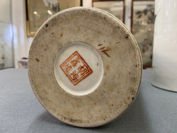 Trois porte-chapeaux en porcelaine de Chine qianjiang cai, 19/20&egrave;me