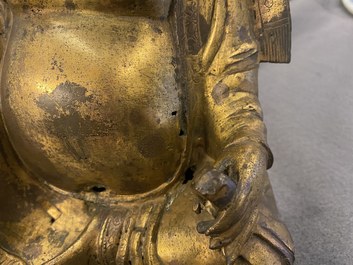 Une figure de Bouddha assis en bronze dor&eacute;, Chine, Ming