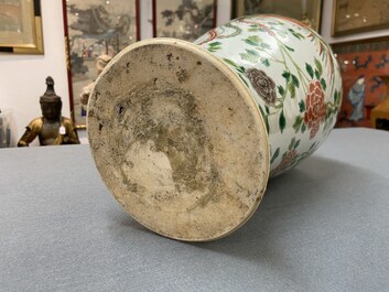 A Chinese famille verte 'meiping' vase with phoenixes, 19th C.