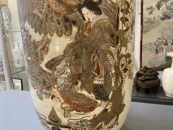 Een paar grote Japanse Satsuma vazen, Meiji, 19e eeuw