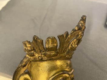 Een Chinese vergulde bronzen figuur van een zittende Boeddha, Ming