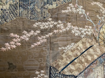 Un grand panneau en broderie de soie &agrave; d&eacute;cor d'un ph&eacute;nix, Japon, Meiji, 19&egrave;me