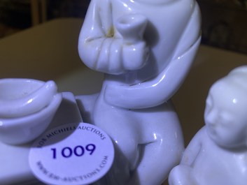 Un groupe en porcelaine blanc de Chine de Dehua figurant une famille hollandaise, Kangxi